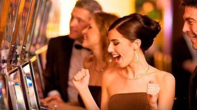 Люди играют и выигрывают!