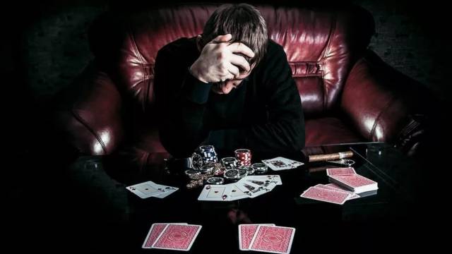 Почему проигрыш не останавливает?