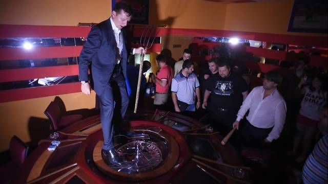 Вот такая борьба с подпольными казино идет в Украине