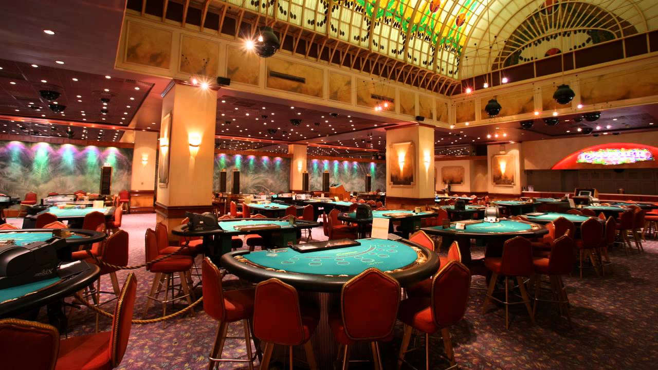 В казино Tigre de Cristal сейчас безлюдно