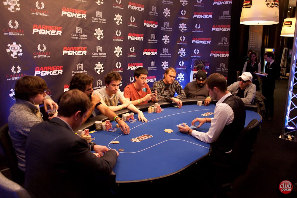 Покерный клуб в Италии