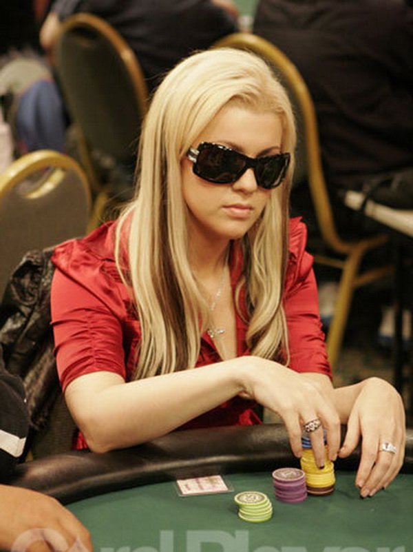 Дженнифер Ли в покерном турнире