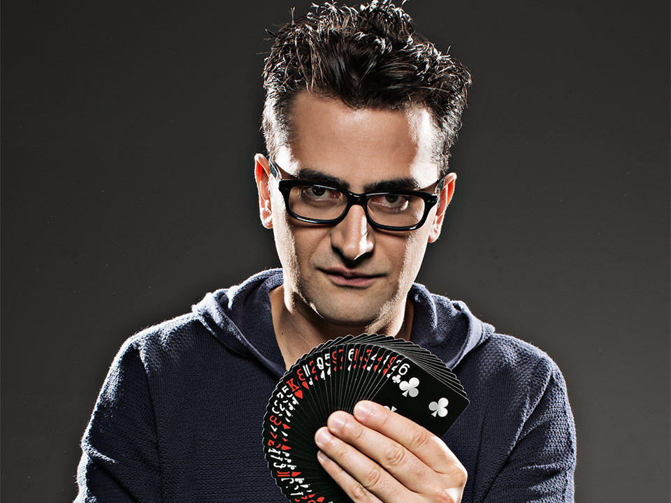 искусство фокусов Антонио Эсфандиари