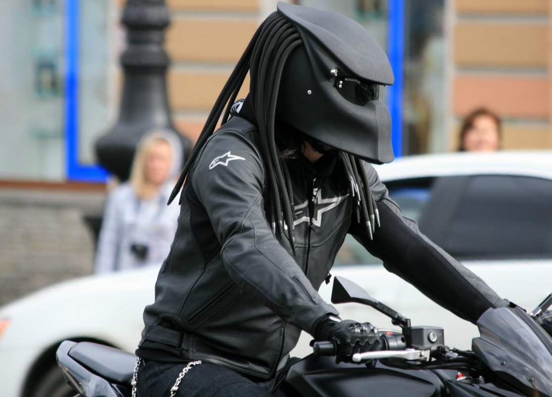 злоумышленник в шлеме байкера ограбил два казино в Лас-Вегасе