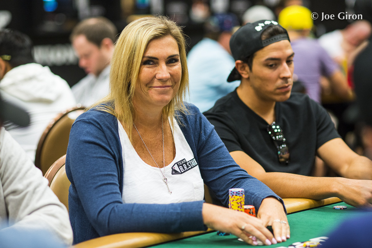 Австралийка Джеси Глейзер покерный игрок команды 888Покер