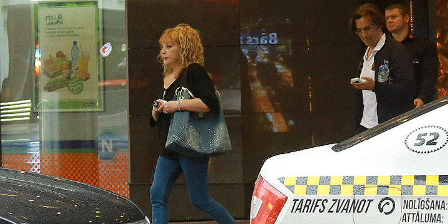 Пугачева и Галкин посетили казино в Латвии