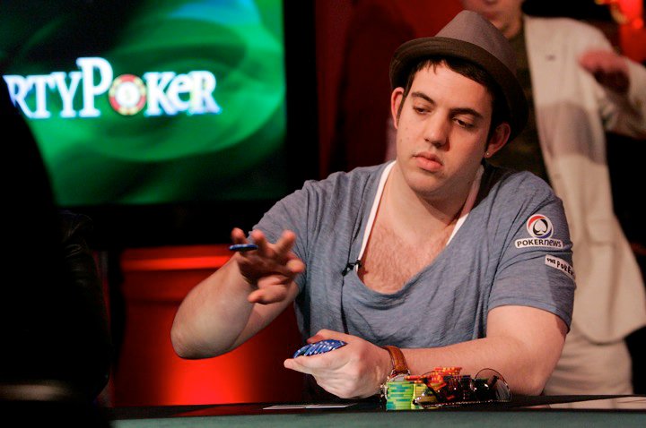 Экстравагантный обладатель браслета WSOP Люк Шварц