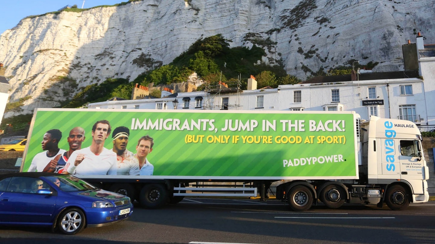 скандальная реклама букмекерской конторы Paddy Power