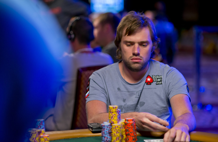 Иван Демидов профессиональный игрок команды Poker Stars