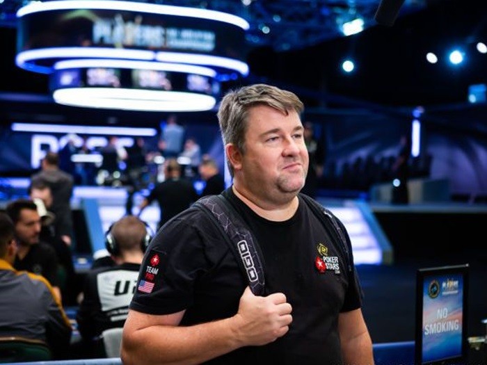 Профессиональный игрок в покер Крисс Манимейкер