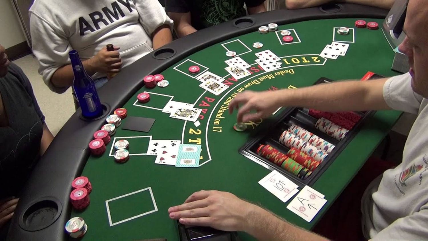 сдача карт крупье в блэкджеке