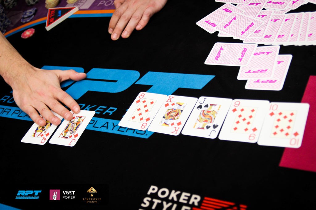 Комбинация стрит в Холдем покере