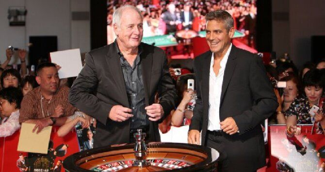 Джордж Клуни в казино