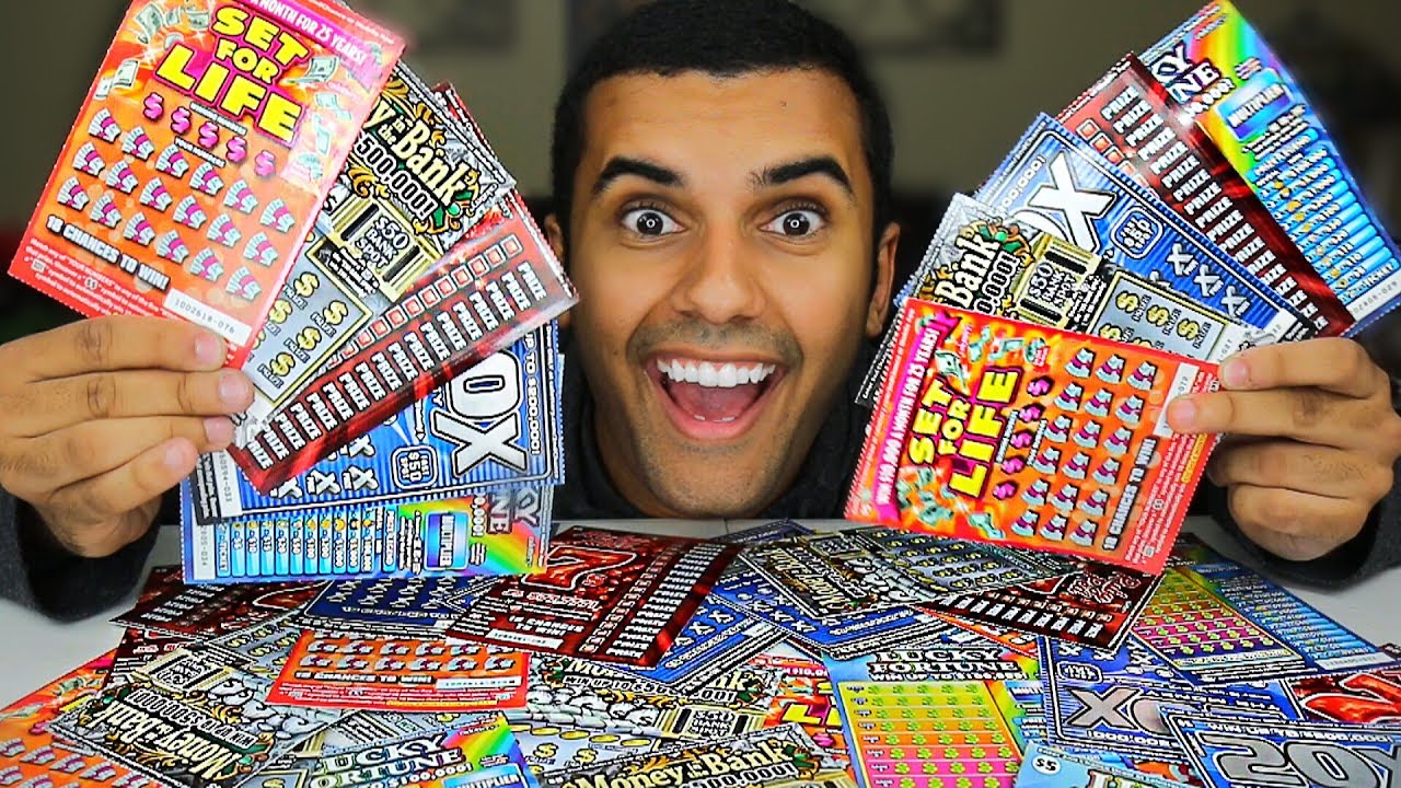 везучий мужчина купил счастливый билет в лотерее