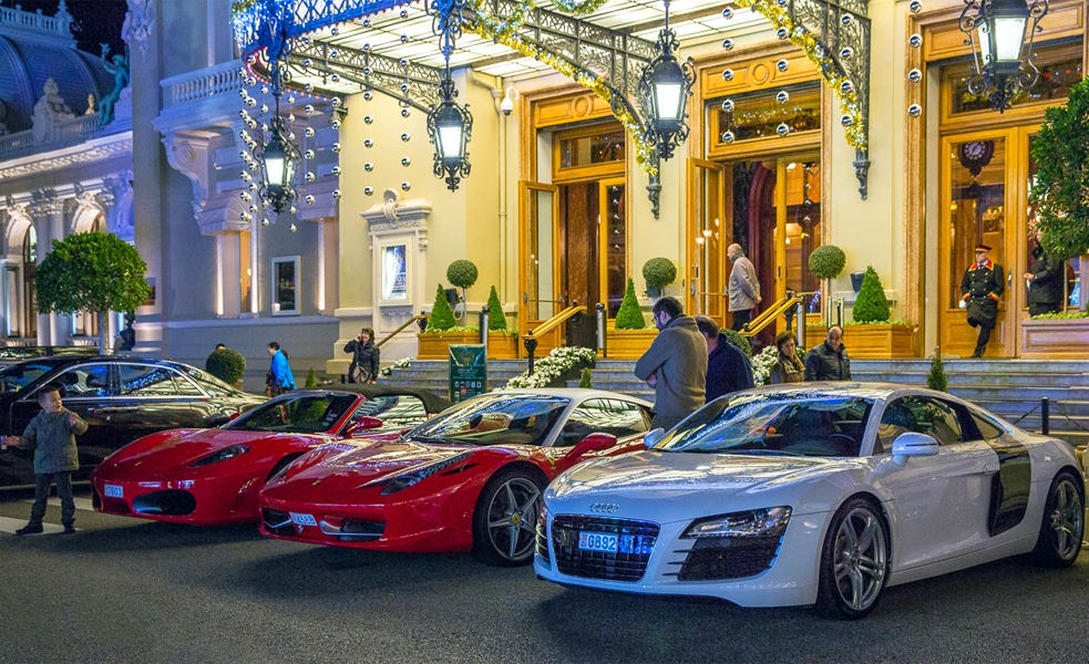 парадный вход в казино Монте-Карло